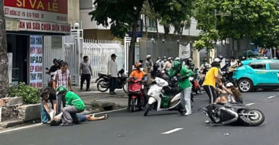 Ôtô công nghệ tông 4 xe máy trên đường 3/2 TP.HCM, 3 người bị thương