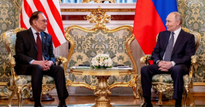 Tổng thống Putin gây ‘sốt’ với màn đố vui cùng Thủ tướng Malaysia