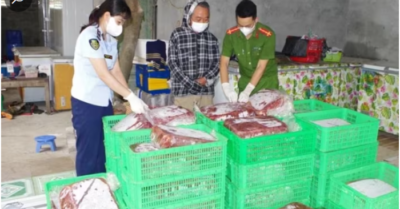 Phát hiện hàng tấn gan gà, lòng lợn bốc mùi ôi thiu: Chủ cơ sở khai gì?