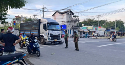 Người phụ nữ tử vong tại chỗ sau va chạm với xe tải ở quận 12