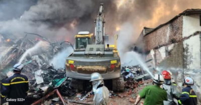 Hà Nội: Cháy lớn nhấn chìm nhà xưởng tại Tây Mỗ, khói lửa bốc cao hàng chục mét