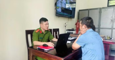 Nghệ An: Xác định danh tính kẻ đánh tới tấp nữ chủ quán cắt tóc, miệng quát “mi xúc phạm bồ tau”