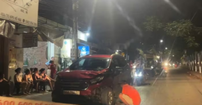 Ôtô lao sang làn ngược chiều tông nhiều xe máy: 4 người bị thương, nghi tài xế say rượu