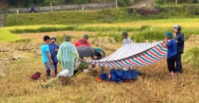 Liên tiếp 3 người bị sét đánh tử vong khi gặt lúa ở Hà Tĩnh