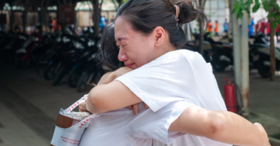 Hình ảnh xúc động trong ngày cuối kỳ thi vào lớp 10 tại Hà Nội năm 2025