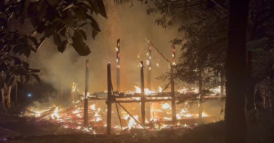 Cháy lớn thiêu rụi nhà gỗ 5 gian ở văn bàn