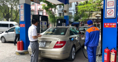 Giá xăng RON95-III tiến sát ngưỡng 19.700 đồng mỗi lít sau hai lần điều chỉnh liên tiếp