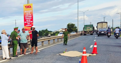 Đâm bạn gái trọng thương, nam thanh niên bị xe tải tông tử vong