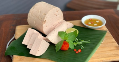 Giò lụa Gia Lộc – Biểu tượng tròn đầy trong mâm cỗ Việt