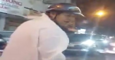 TP.HCM: Người đàn ông chở trẻ em bất ngờ chặn đầu taxi giữa phố – Chuyện gì đang xảy ra?