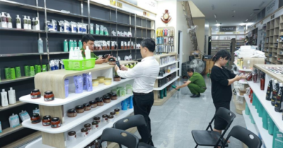 Quảng Trị: Thu giữ 2,5 tấn mỹ phẩm không rõ nguồn gốc và 239 hộp pháo hoa nổ vận chuyển trái phép