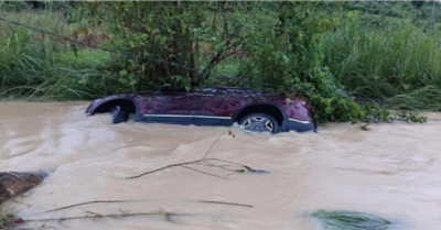 Tuyên Quang: Mưa lũ cuốn trôi ô tô chở 5 người và xe máy, một người mất tích