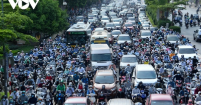 Hà Nội nghiên cứu tăng phí với xe xăng dầu từ quý III/2025