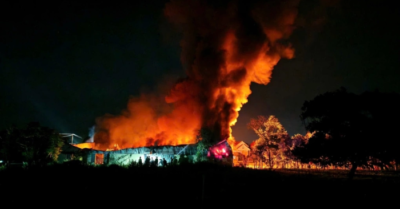 Cháy lớn tại xưởng nhựa rộng 1.000 m² ở Quảng Ngãi, cột khói cao hàng trăm mét