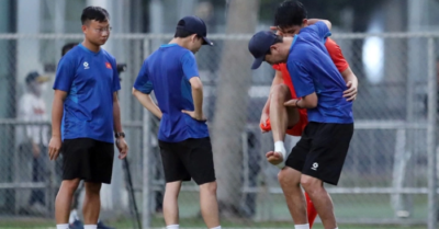 Đình Bắc gặp vấn đề chấn thương, bỏ dở buổi tập cùng U23 Việt Nam