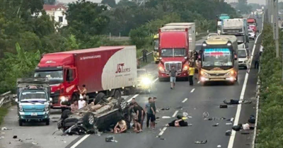 Ô tô biển xanh nổ lốp trên cao tốc, 1 người tử vong, 4 người bị thương