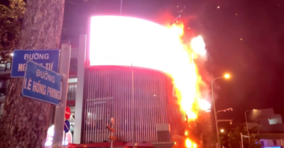 Cháy lớn ở trung tâm TP.HCM, hai nhà 5 tầng bị thiêu rụi mặt tiền