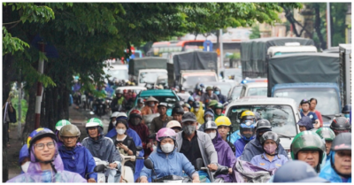 Cấm xe máy xăng từ 2026: Nhiều gia đình lo “đứt gánh mưu sinh”