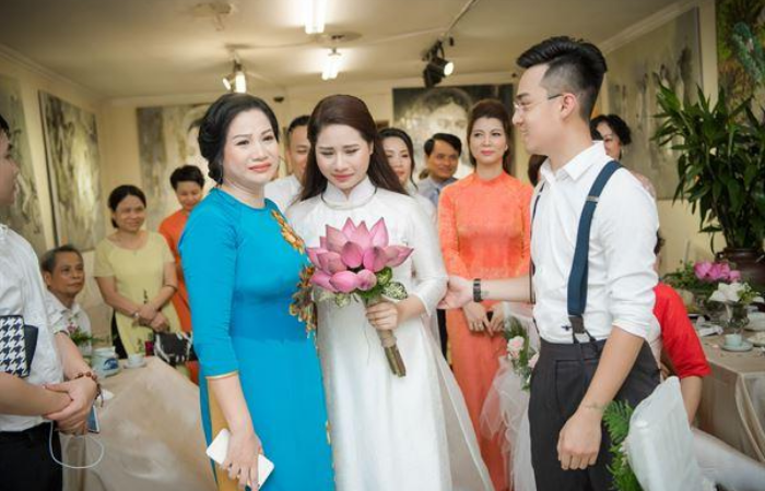 Mẹ không đi đưa dâu