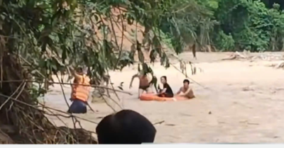 Nghệ An: Cô lập hơn 7.000 dân, giải cứu người phụ nữ mắc kẹt bên sông suốt 2 ngày