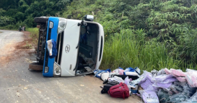 Ô tô chở sinh viên làm từ thiện bị lật ở Lâm Đồng, 5 người bị thương