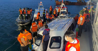 Lật tàu du lịch ở vịnh Hạ Long: 5 người chết, hàng chục mất tích