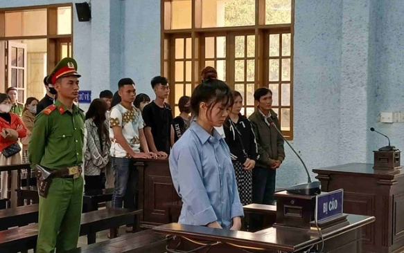 Tòa án đang xét xư bị can Trần Thị Minh Thư(AnhrGNPL)