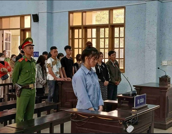 Tòa án đang xét xư bị can Trần Thị Minh Thư(AnhrGNPL)