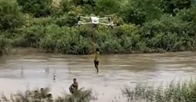 Bay Drone Cứu Hai Trẻ Mắc Kẹt Giữa Lũ Trên Sông Ba Ở Gia Lai