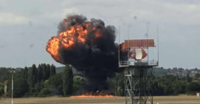 Máy bay rơi ngay sau khi cất cánh ở Anh, phát nổ dữ dội