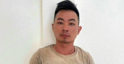 Tên cướp dí dao, ép chủ nhà mở cửa để tháo chạy