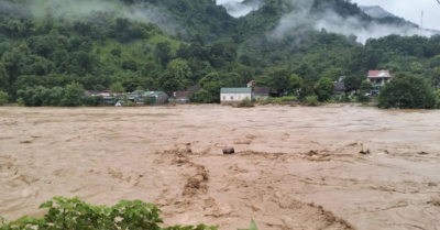 Ba xã đang bị cô lập do lũ lớn ở Nghệ An