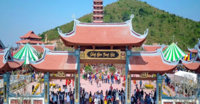 Khám phá chùa Đại Tuệ – Ngôi chùa kỷ lục giữa núi rừng xứ Nghệ