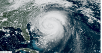 Bờ Đông nước Mỹ căng mình trước siêu bão Erin đe dọa cuối tuần này