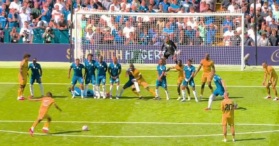 Chelsea thoát thua nhờ luật hiếm lạ ở Ngoại hạng Anh