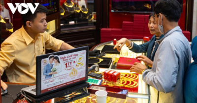 Giá vàng hôm nay 8/8: Vàng trong nước giữ đỉnh 123,8 triệu đồng/lượng, thế giới chờ bứt phá