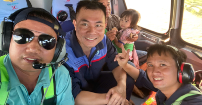 Trực thăng quân đội xuyên mưa lũ, giải cứu 8 người dân bị cô lập ở Sơn La