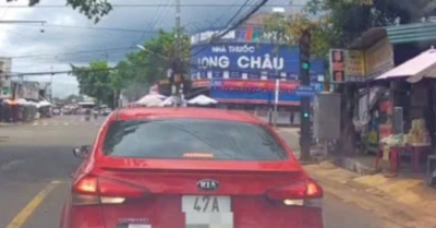 Tài xế ô tô dừng giữa đường ở Đắk Lắk gây bức xúc, CSGT vào cuộc xử lý