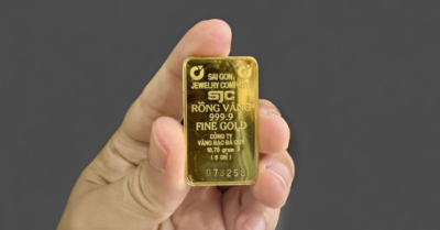 Giá vàng tăng vọt, đại gia SJC lãi đậm; VN-Index lập đỉnh, Trump mạnh tay với Ấn Độ