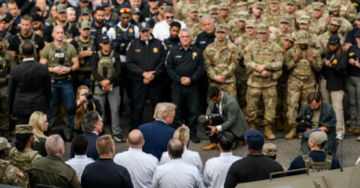 Ông Trump mang pizza cảm ơn cảnh sát, ca ngợi chiến dịch trấn áp tội phạm ở Washington D.C.