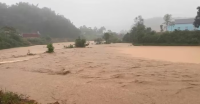 Mưa lũ kinh hoàng tại Điện Biên: 11 người chết và mất tích, nhiều nhà bị cuốn trôi