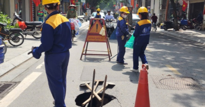 Sự cố xe “sụt hố” trên phố Đội Cấn: Vì sao đường lại xuất hiện “bẫy” nguy hiểm