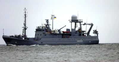 Tàu Ukraine bị xuồng không người lái Nga tập kích