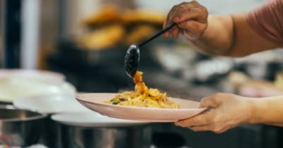 Người tiêu dùng TP HCM “thấm đòn” khi giá ăn uống ngoài gia đình tăng mạnh