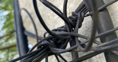 Rò rỉ điện từ cáp viễn thông: Hóa đơn tăng 8 lần, ai chịu trách nhiệm?