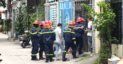 Nhờ hàng xóm trèo qua cửa sổ, phát hiện người phụ nữ tử vong trong nhà 3 lầu ở Tân Phú