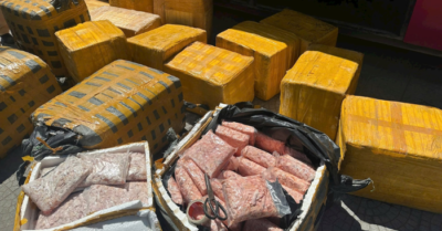 Huế: Bắt xe khách chở 1 tấn sụn chân gà bốc mùi từ Lào về Việt Nam