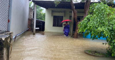 Quảng Trị mưa xối xả do bão số 5, nhiều nơi ngập sâu và chia cắt