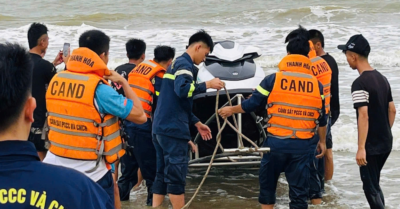 3 học sinh bị sóng cuốn ở biển Hải Tiến: 1 em tử vong