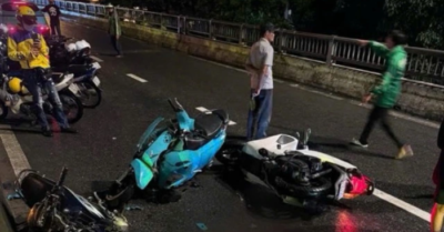 TP.HCM: Xe máy chạy ngược chiều gây tai nạn trên cầu